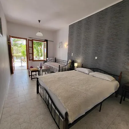 Hotel Perama 3*